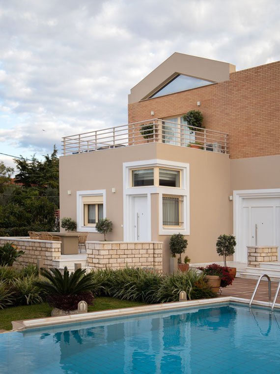 House-with-pool-A-slide-b-4