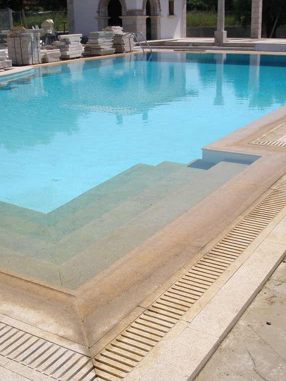 House-with-poolB-b-4